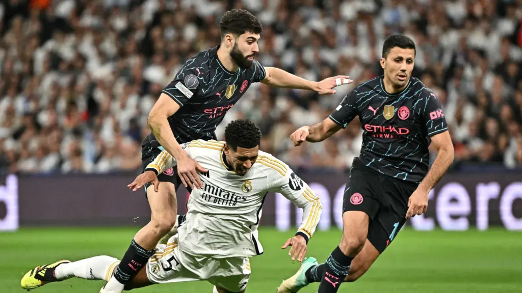 Gvardiol pens new deal - Manchester City FC