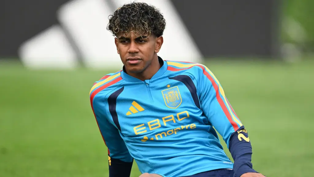 Lamine Yamal and Nico Williams will give Dibu Martinez nightmares at the World Cup with these shots - MARCA